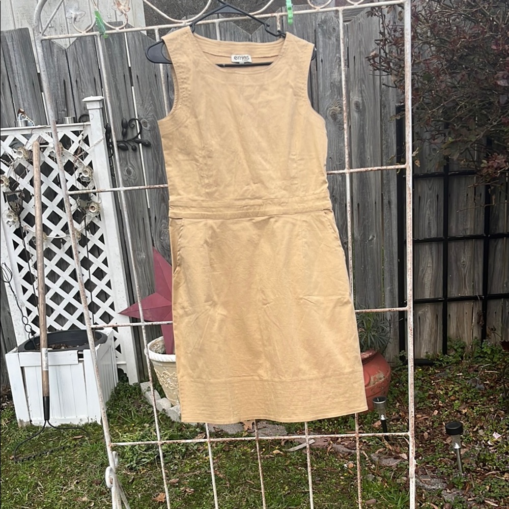 Cream Sleeveless Sheath Dress Scoop Neck Midi